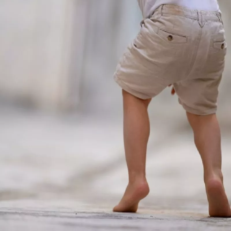 Chodzenie na palcach u dzieci – czy to normalne?